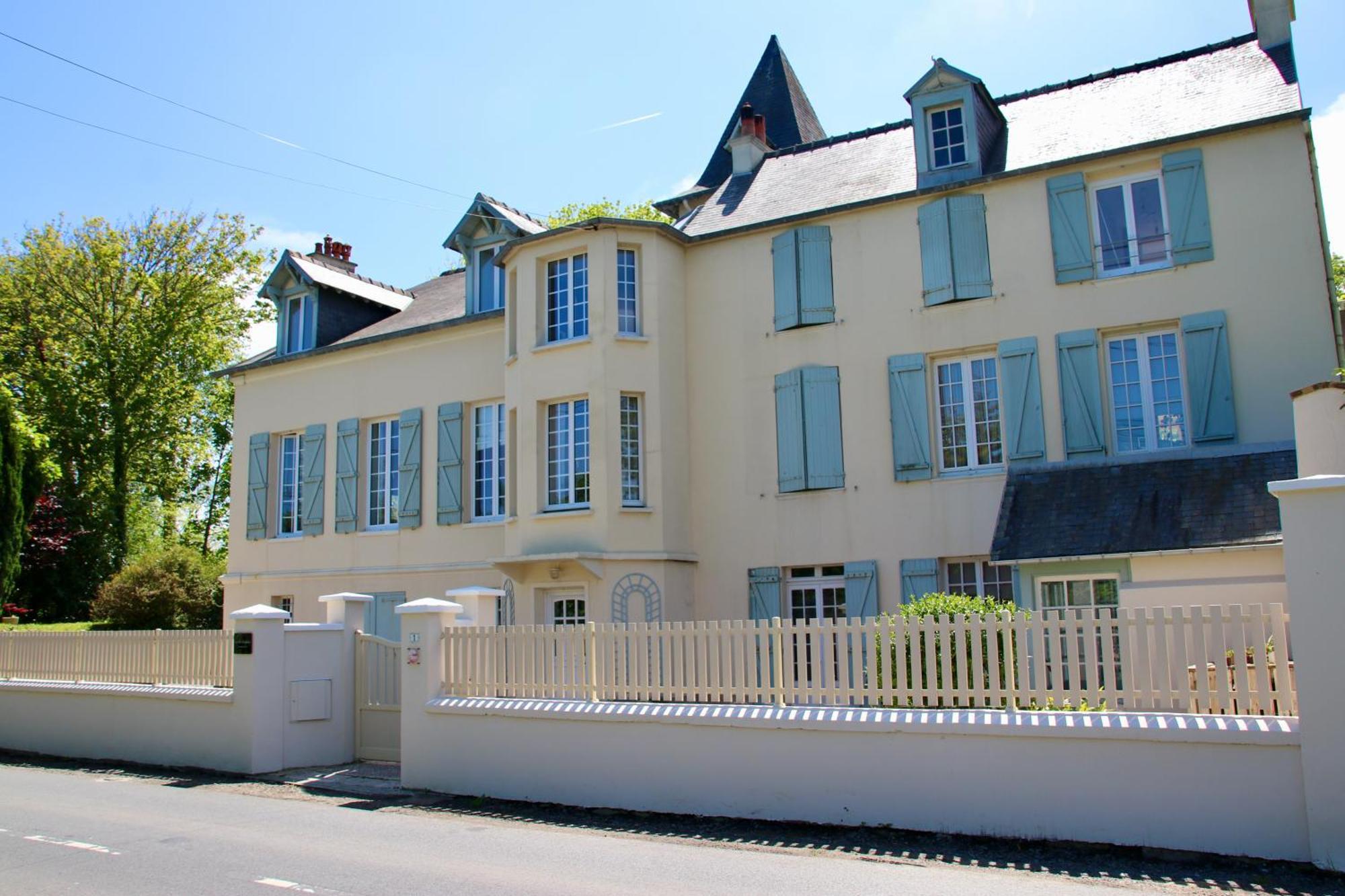 La Mirabelle 2min D'arromanches-les-bains Alojamento de Acomodação e Pequeno-almoço